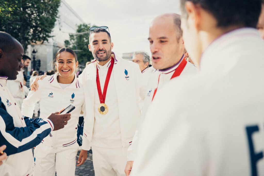 Parade des athletes sur les Champs-Elysees