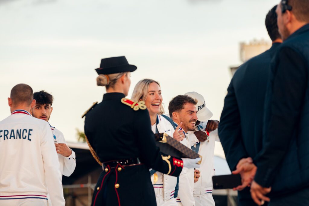 Parade des athletes sur les Champs-Elysees