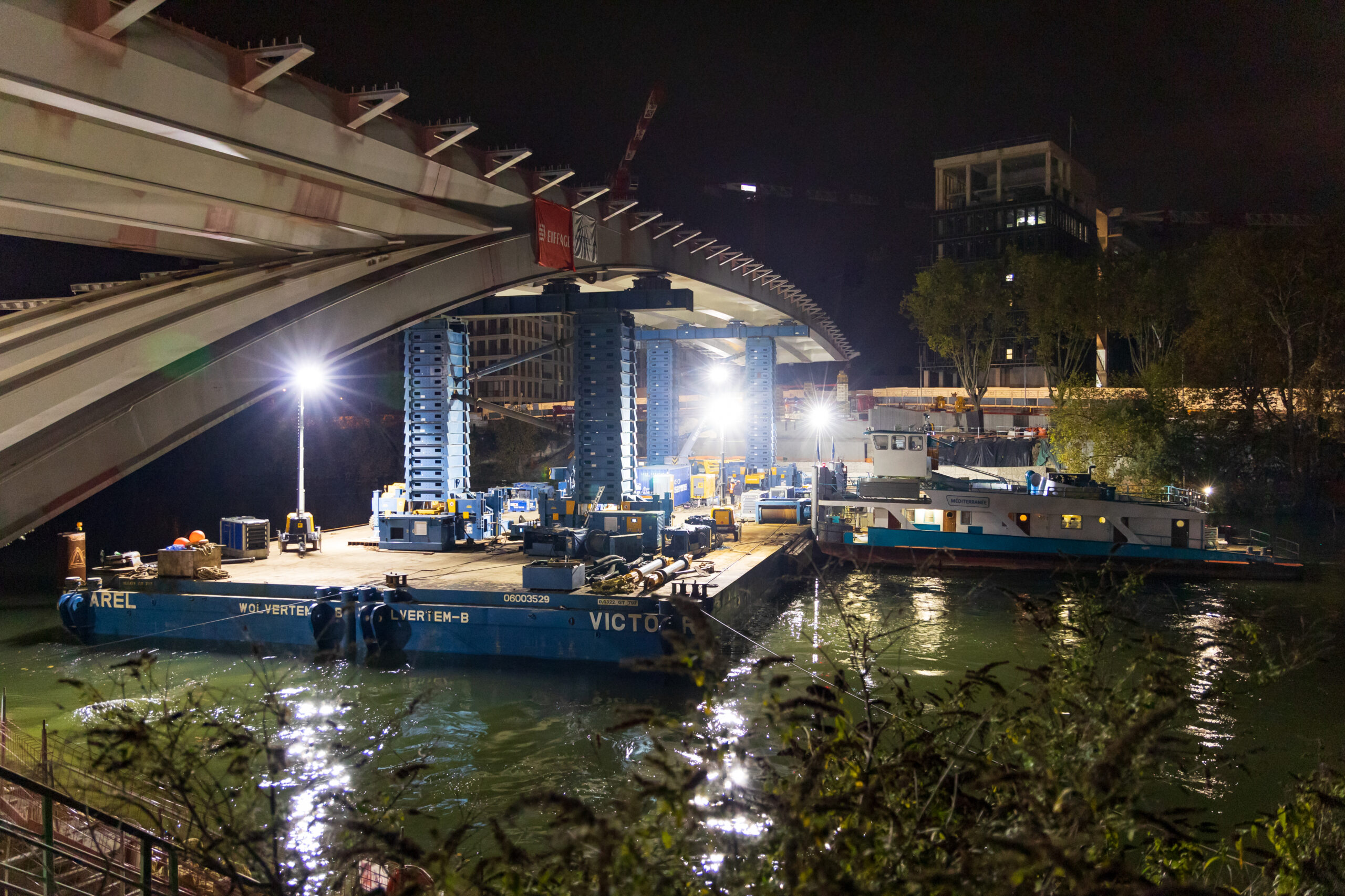 Chantier JO | Pose du pont vegetalise du Village des Athletes